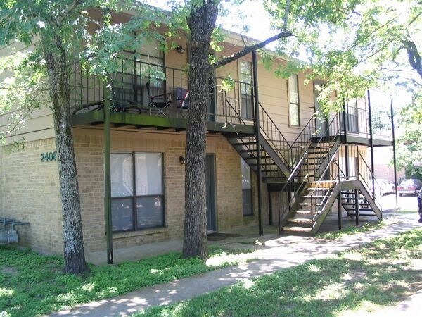 Primary Photo - 2 br, 1.5 bath 4plex - 2406 Bandera Dr C