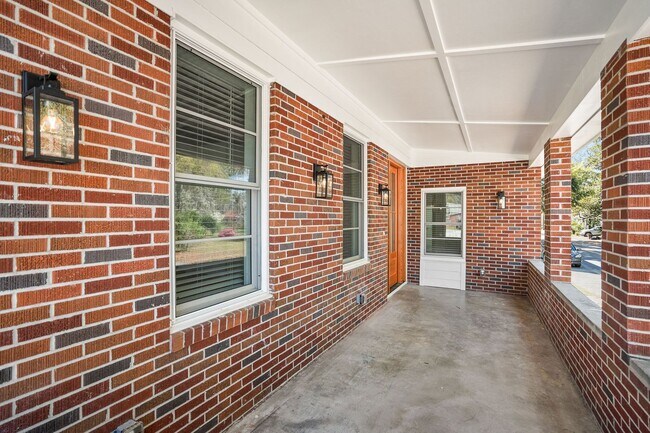 Building Photo - Downtown Beaufort Charmer