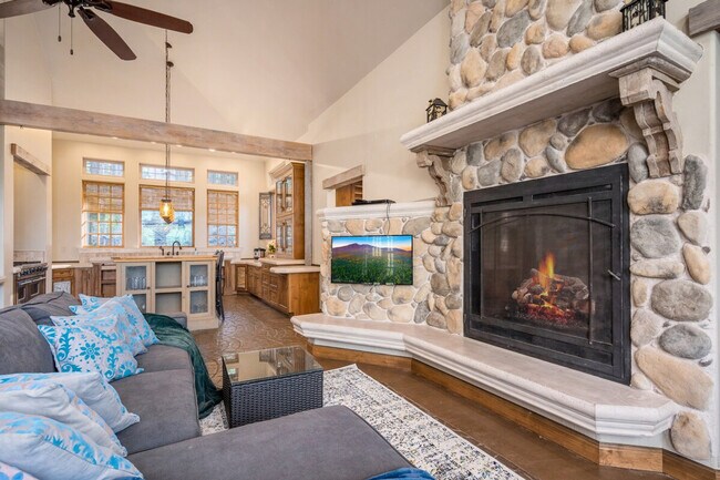 Foto del edificio - 4955 Hidden Hollow Rd