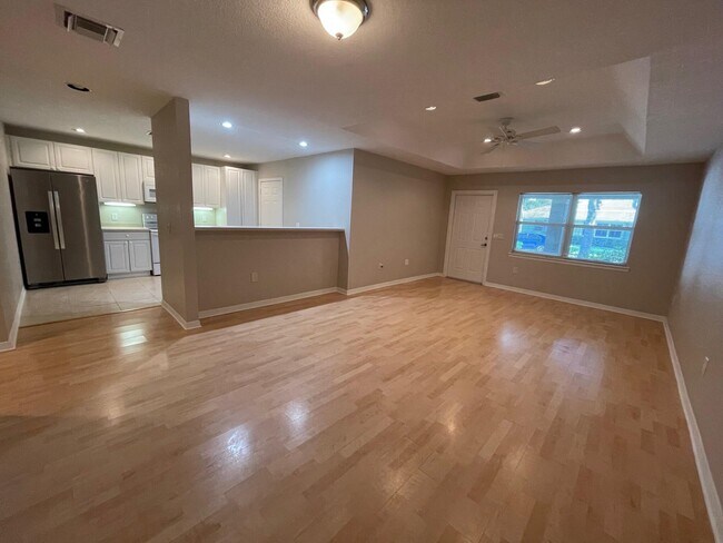 Building Photo - 1742 N Dovetail Dr