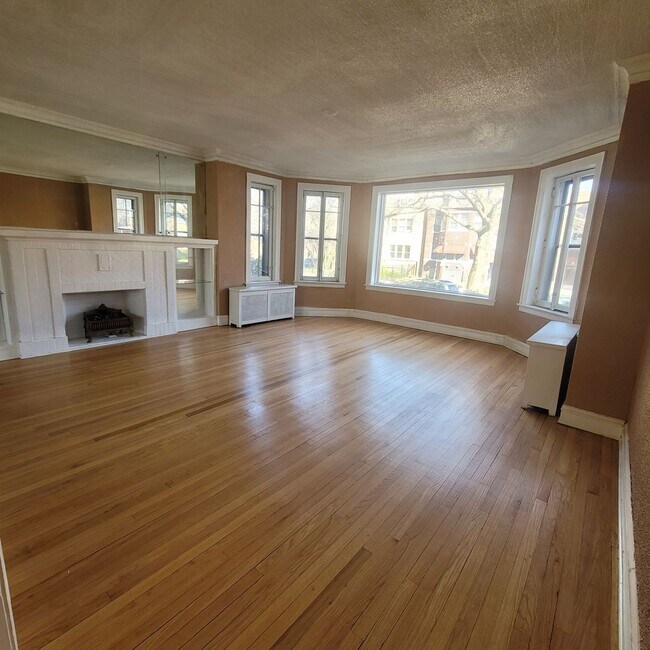Building Photo - 8010 S Saint Lawrence Ave