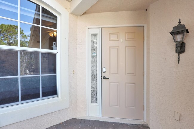 Foto del edificio - Spacious FURNISHED 3 Bed 2 Bath Condo In P...