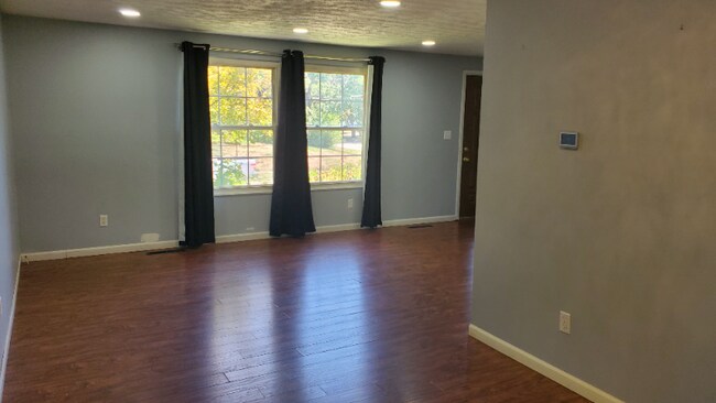 Building Photo - 3327 Beachworth Dr