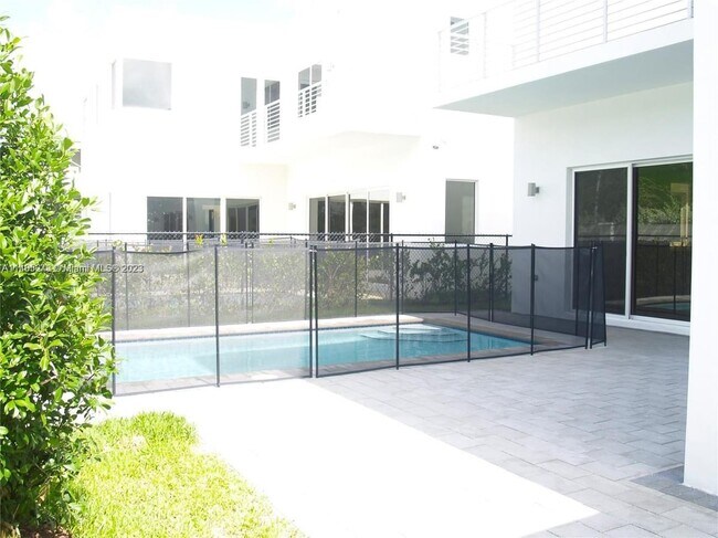 Foto del edificio - 7453 NW 99th Pl