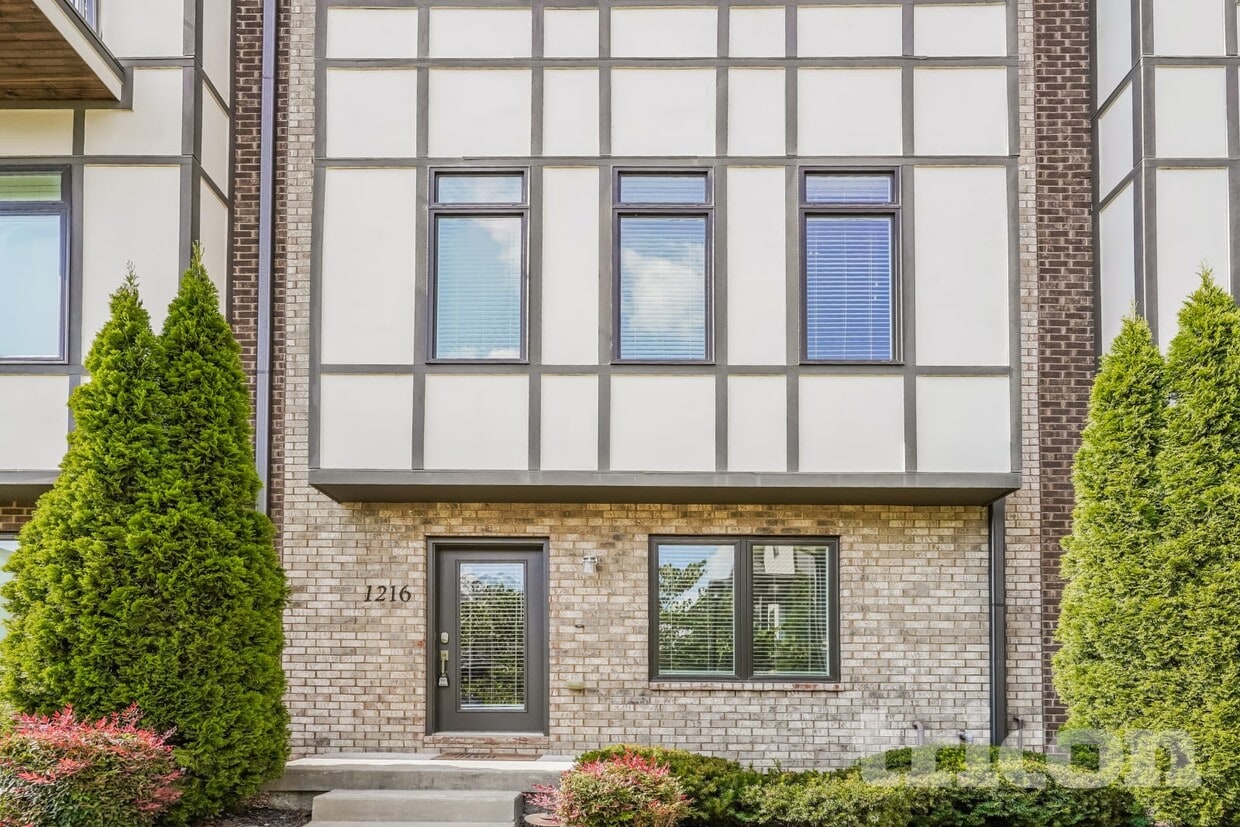 Foto principal - 1216 Hillwood Private Cove