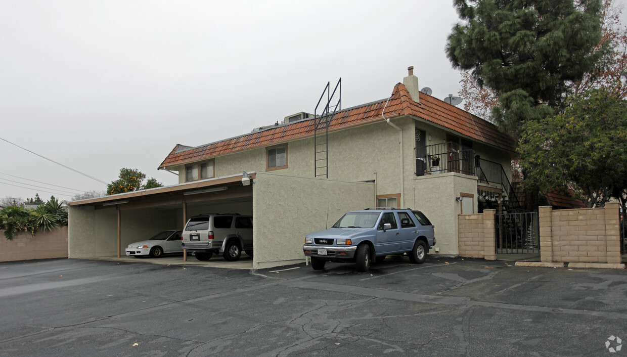Building Photo - 511 W Berkeley Ct