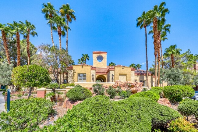 Building Photo - Meridian FURNISHED 2 BDR /2 BATH Luxury Co...