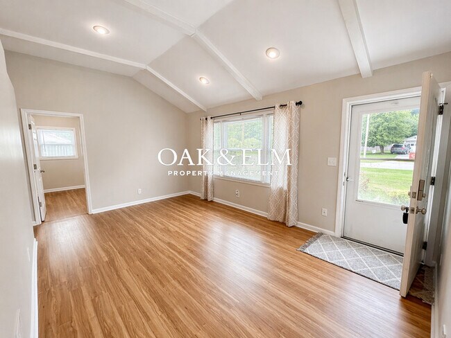 Foto del edificio - Welcome to this beautifully updated 4 bedrooms, 2 full bath, 1400 Square feet home