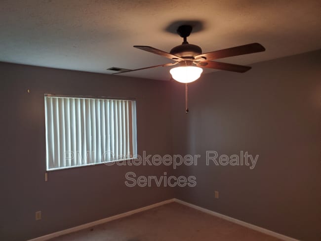 Building Photo - 7226 Creekview Dr