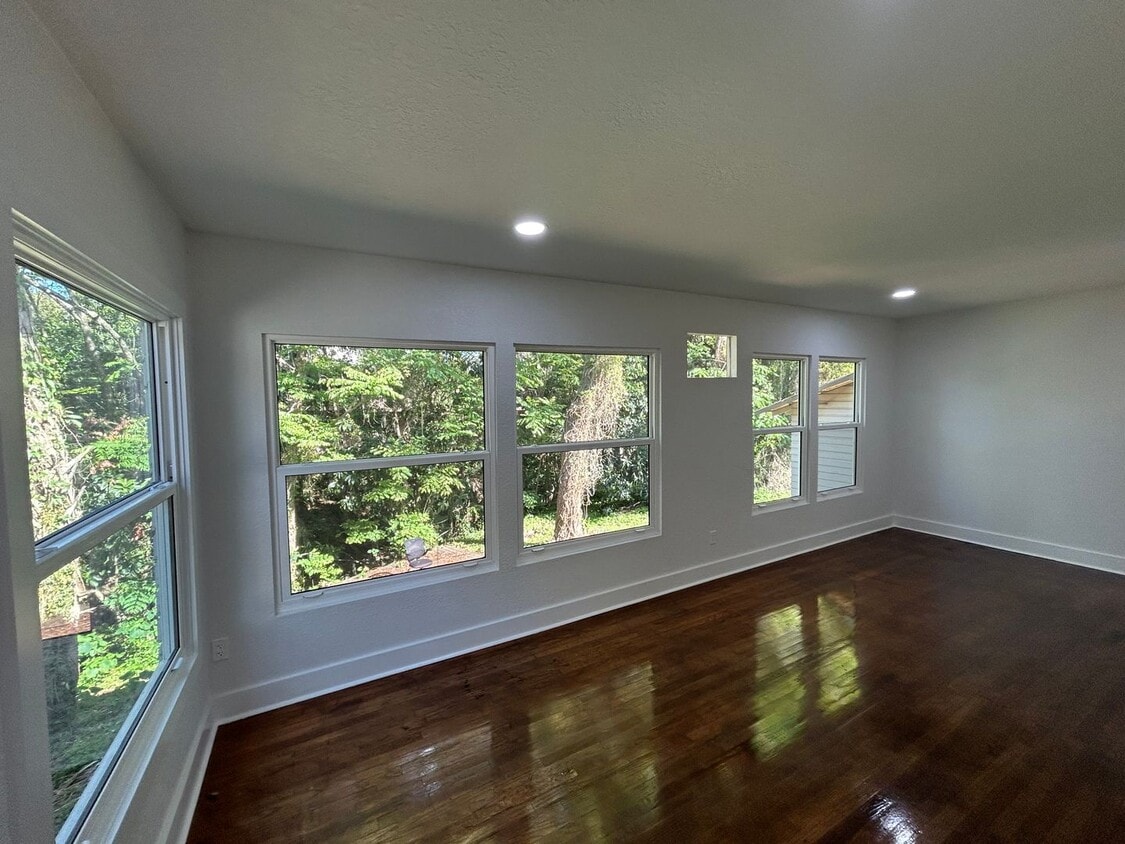 605 SW 9th St House Rental in Gainesville, FL