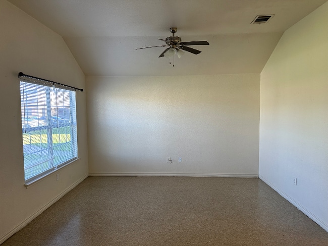 Building Photo - 713 S 9th St