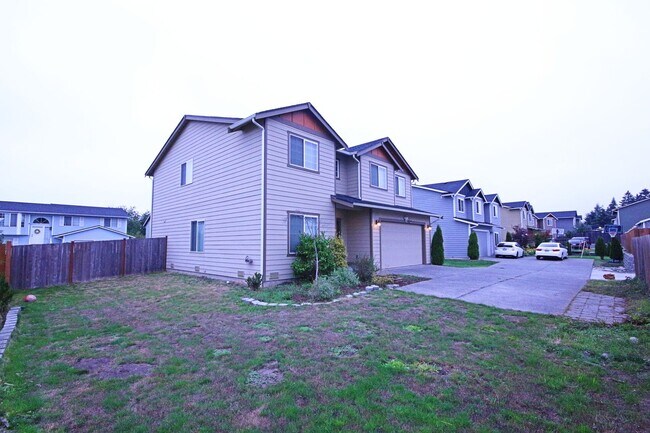 Building Photo - Spacious move in ready 5+bedroom 2.5-bathr...