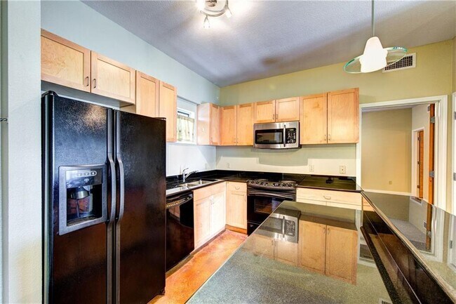 Foto del edificio - 711 W 26th St