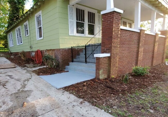 Foto del edificio - 3515 Carver Ave SW