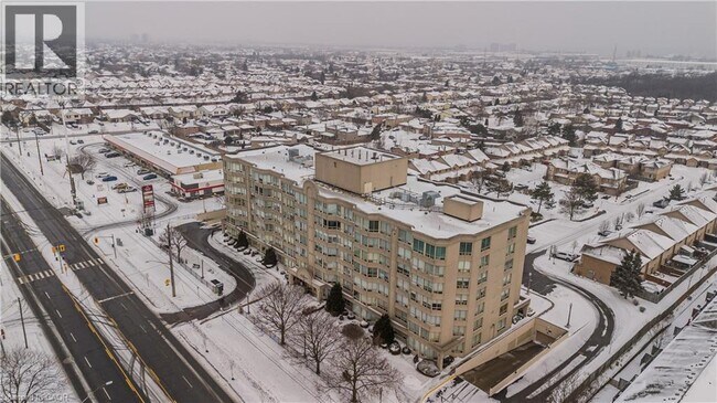 Photo du bâtiment - 495 Hwy 8