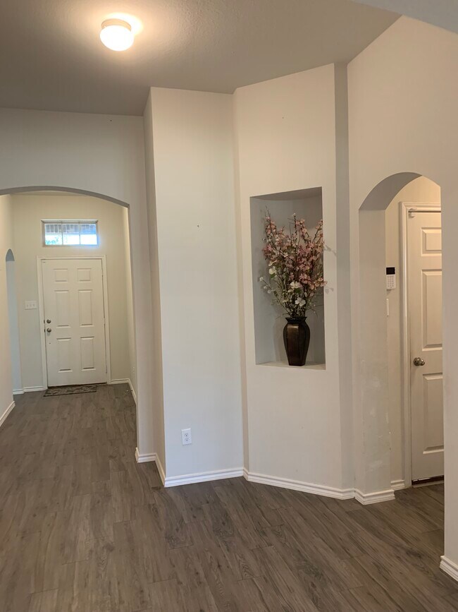 Building Photo - 932 Deer Valley Dr