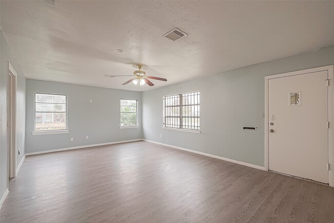 Foto del edificio - 9302 Fairland Dr