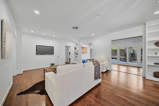 Foto del edificio - 2223 Dryden Rd