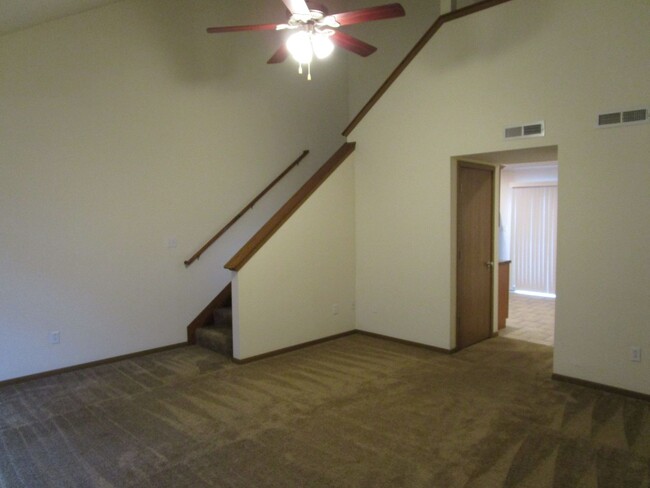Building Photo - 601-603-603 Glenstone Dr
