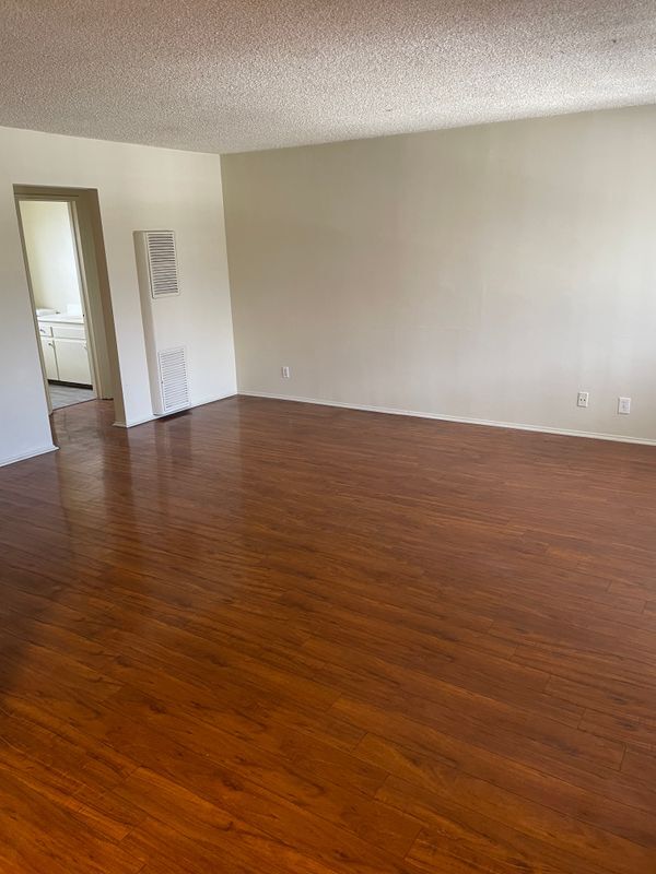 Foto del edificio - 7763 Hellman Ave