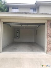 Building Photo - 2101 Jennifer Dr