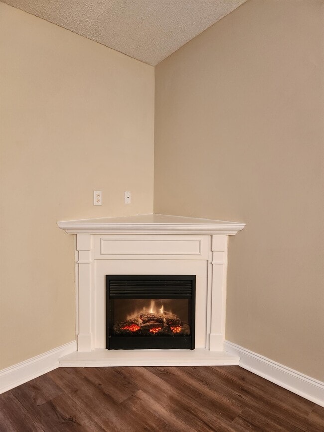 Building Photo - 2719 Mclain Ln