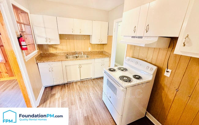 Building Photo - 4126 Meadow Dr