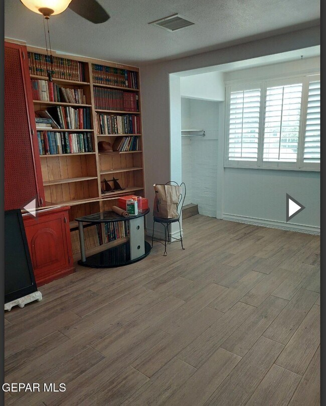 Foto del edificio - 301 Rose Ln