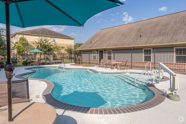 Pool - Mallard Crossing Apartments