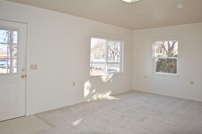Building Photo - 940 Santa Clara Ave