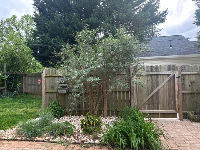 Foto del edificio - 118 Drewsbury Dr