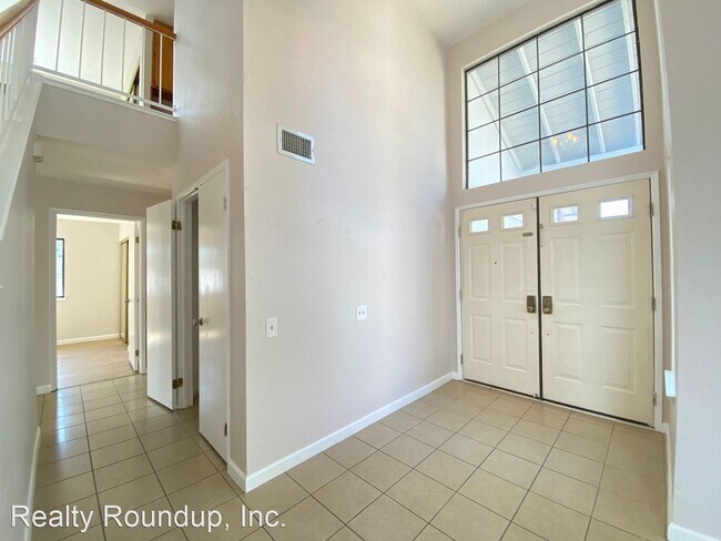 Foto del edificio - 4 br, 3 bath House - 8105 Simi Ct