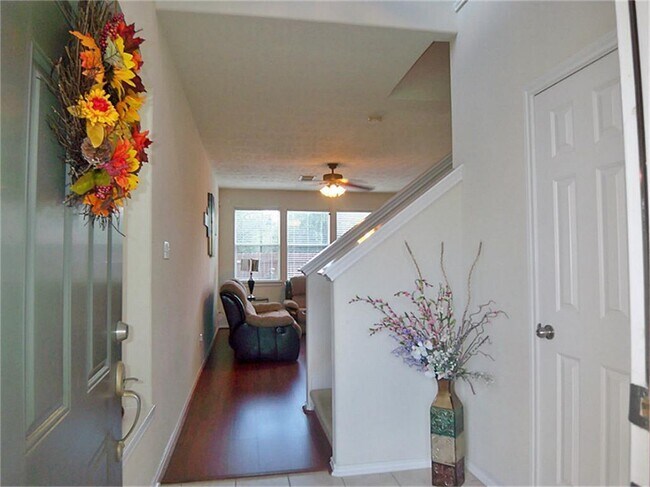 Foto del edificio - 6130 Morningshire Ln