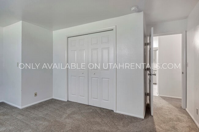 Building Photo - 1760 Willowbrook Dr
