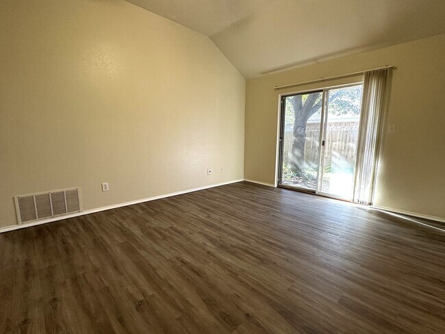 Foto del edificio - Beautiful 3 Bedroom 2 Bath Home