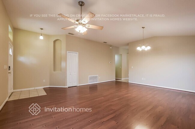 Building Photo - 2055 Golden Ivy Way