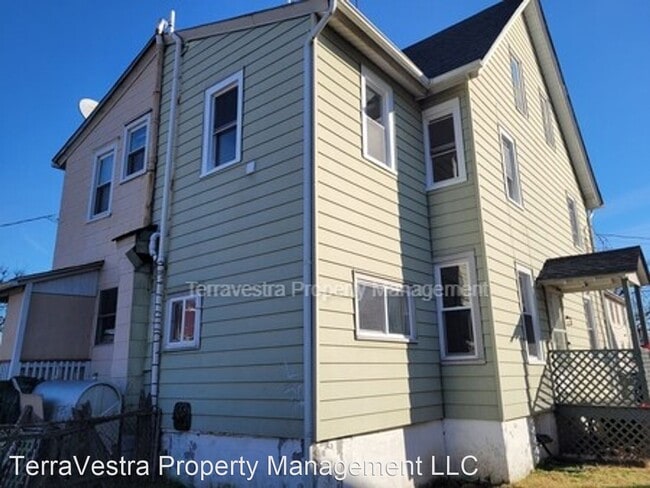 Building Photo - 4 br, 1 bath House - 98 Penn Street