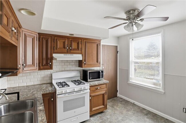 Cocina inferior - 4232 Lake Ave