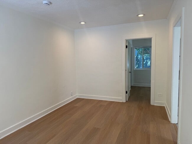 Photo - 1859 Lakeshore Ave Apartment