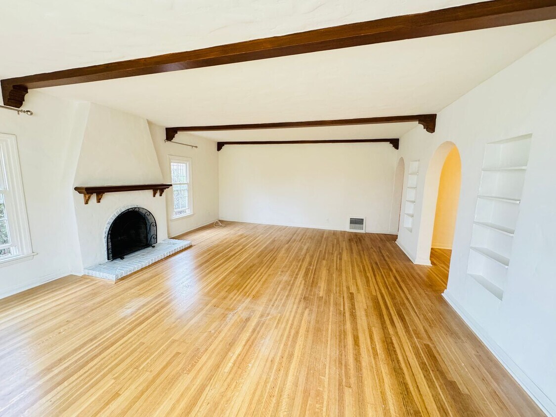 Foto principal - 902-360 N MANSFIELD AVE