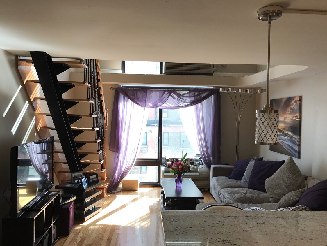 Foto principal - 1221 N Dearborn St