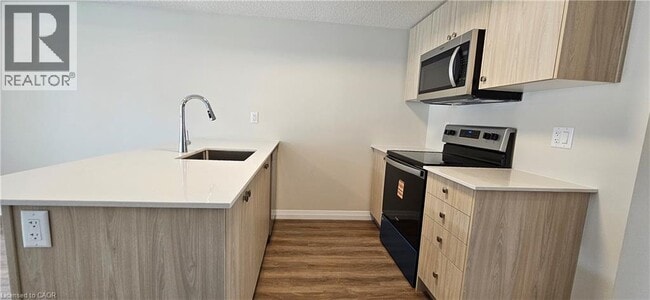 Building Photo - 410 Northfield Dr W
