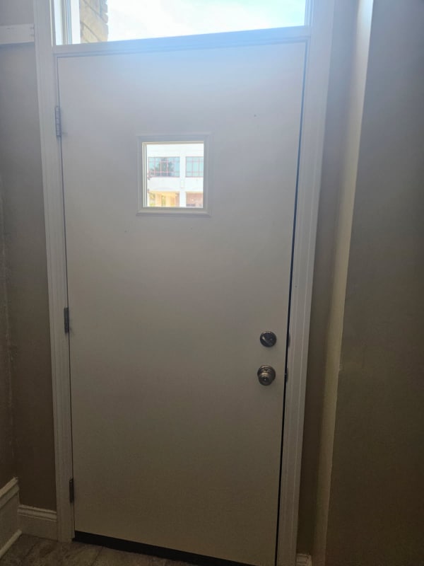 Building Photo - 325 W Main St