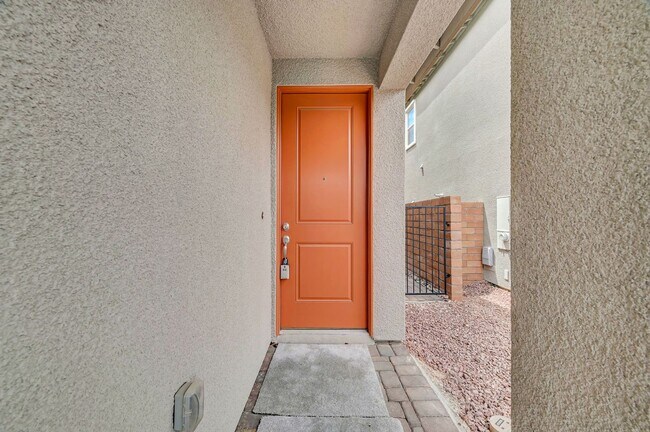 Foto del edificio - Summerlin gated community 4 bedroom 3 baths