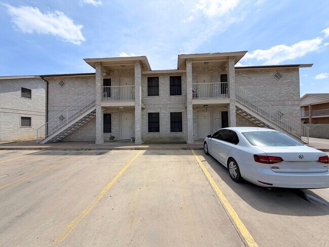 Building Photo - 513 Shiloh Dr