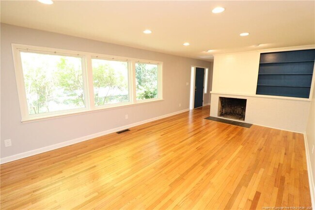 Foto del edificio - 1009 Dogwood Ln
