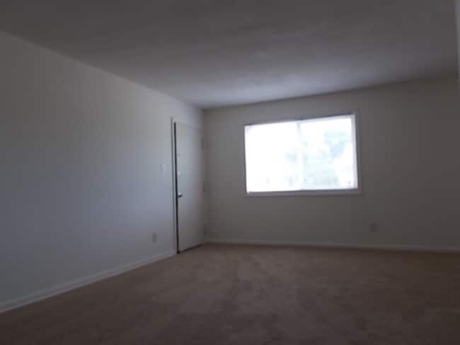 Building Photo - 2BR 1 BA