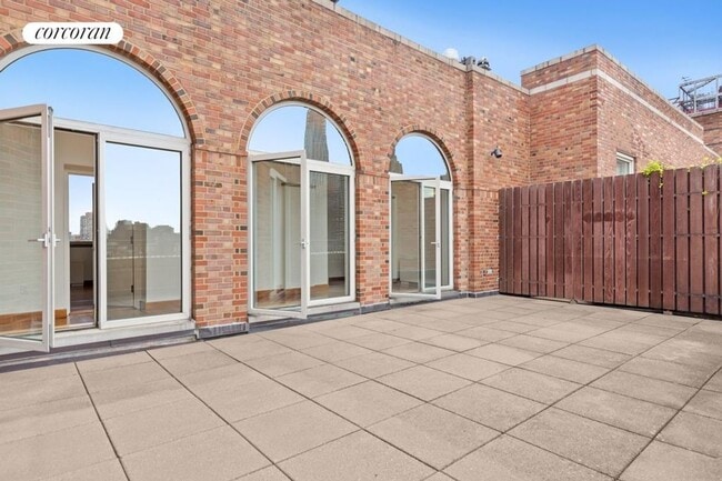 Building Photo - 305 E 63rd St