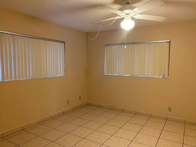 Foto del edificio - 2770 Ashley Dr E