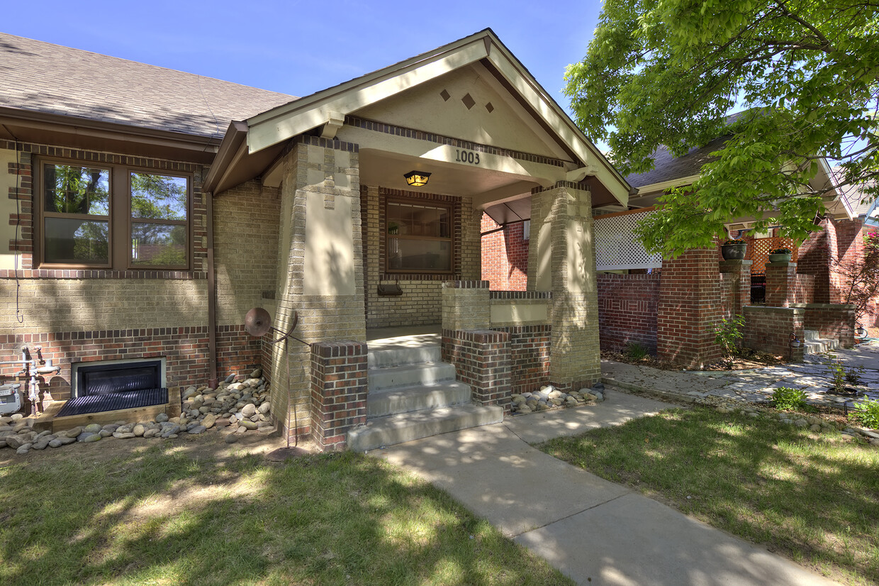 Primary Photo - 1003 Adams St
